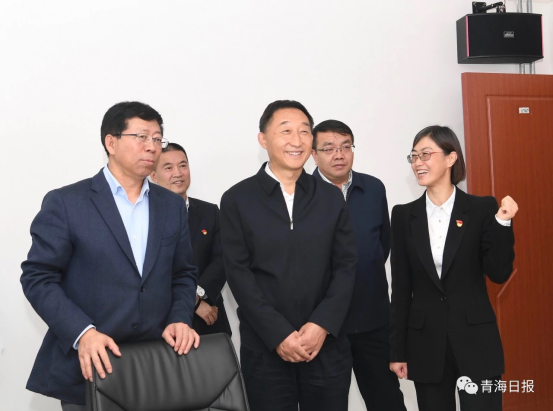 省委副書記、代省長劉寧在副省長王黎明等領(lǐng)導(dǎo)的陪同下視察物產(chǎn)集團